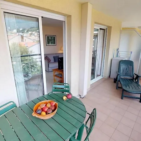 28d - Centre Avec Terrasse Et Parking *