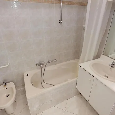 28d - Centre Avec Terrasse Et Parking *